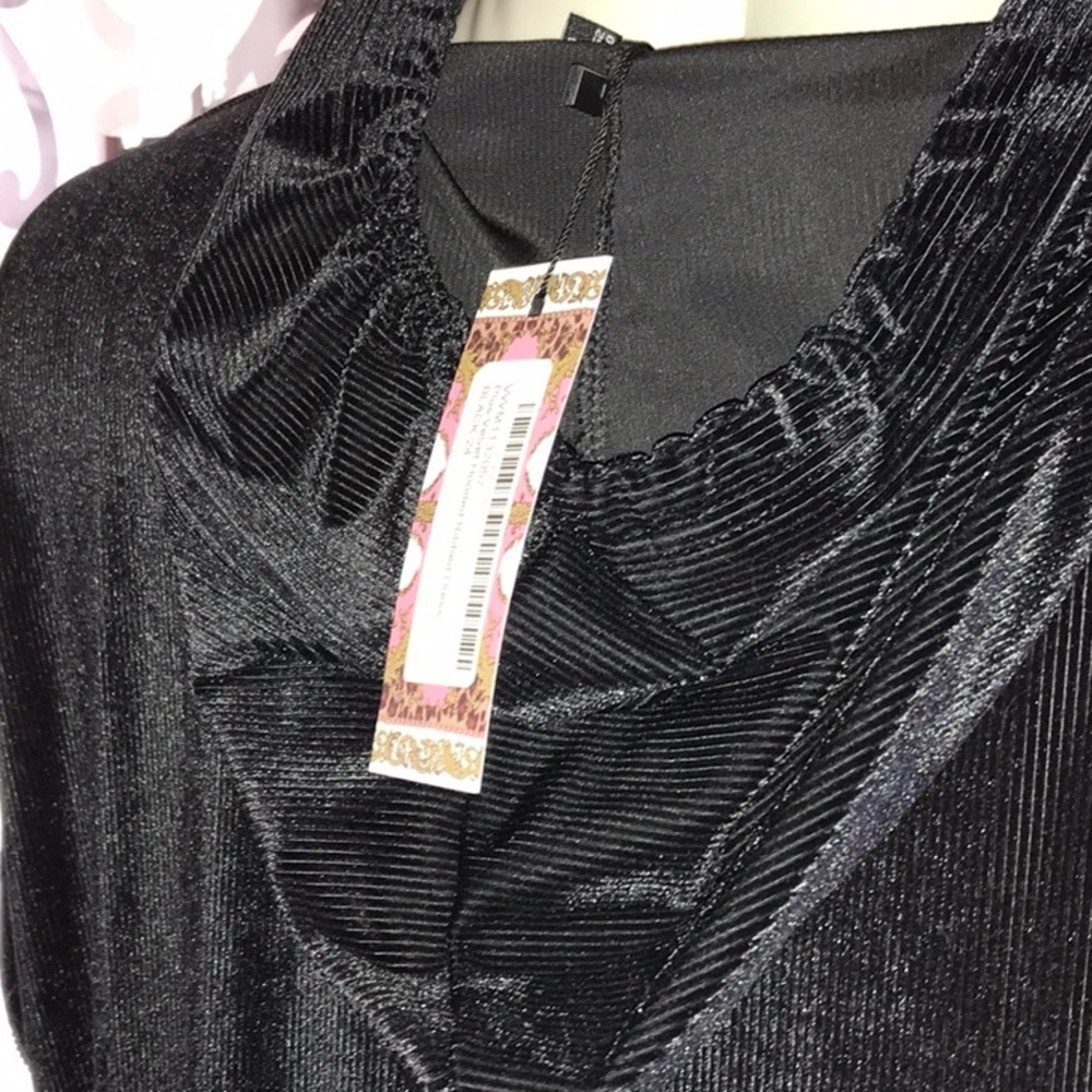 Ribbed velvet hooded dress ๐ - Picture 2 of 6